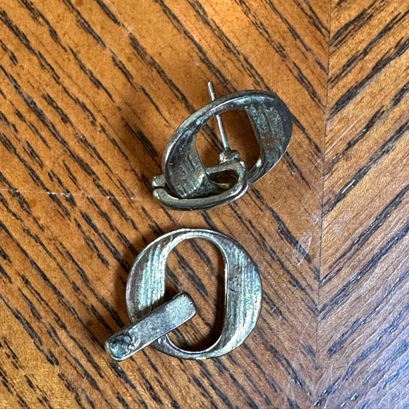 Gold Enamel Chain Necklace And Earrings Set - Picture 4 of 6